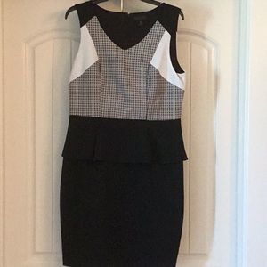 Sleeveless peplum dress